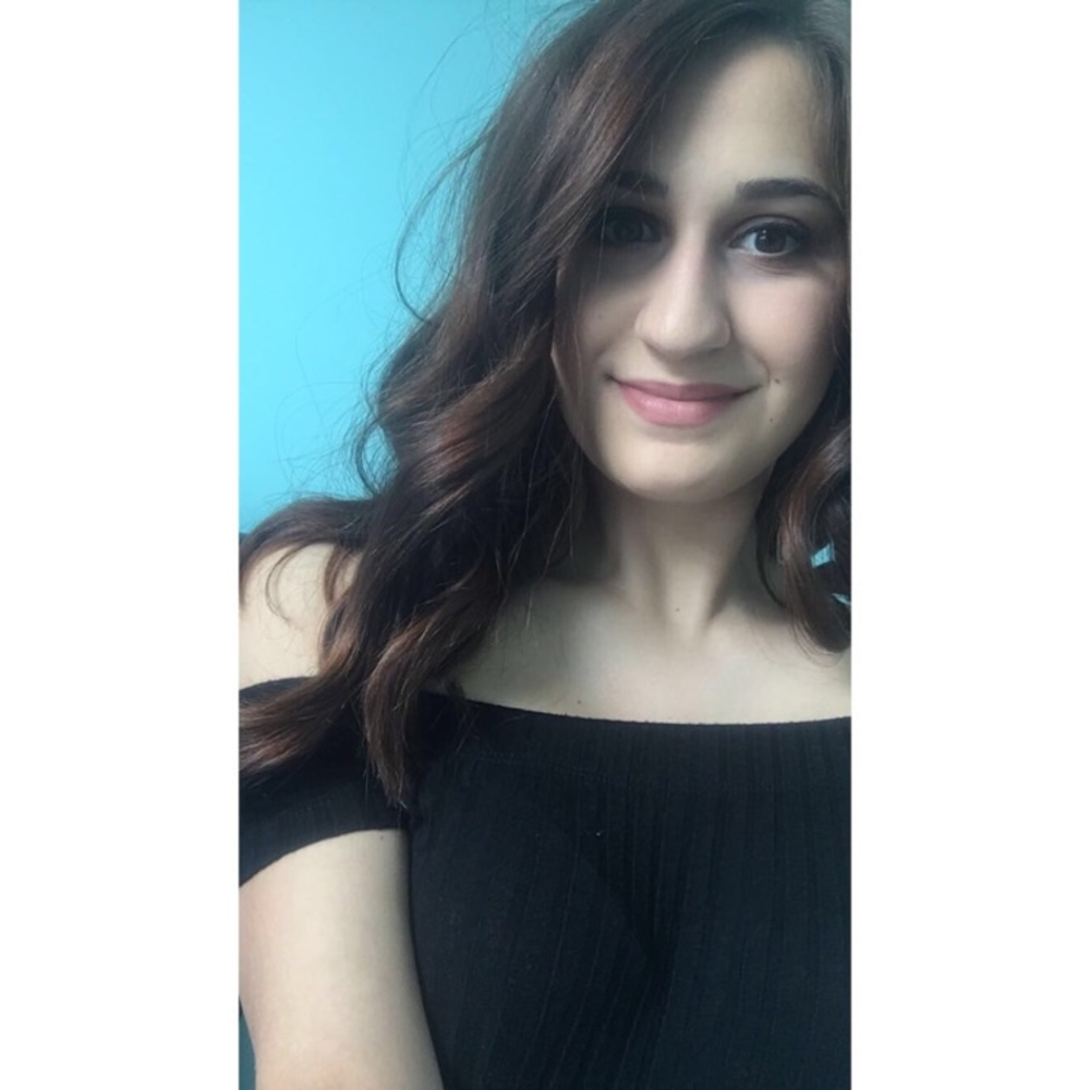 Meet your Posher, Olivia